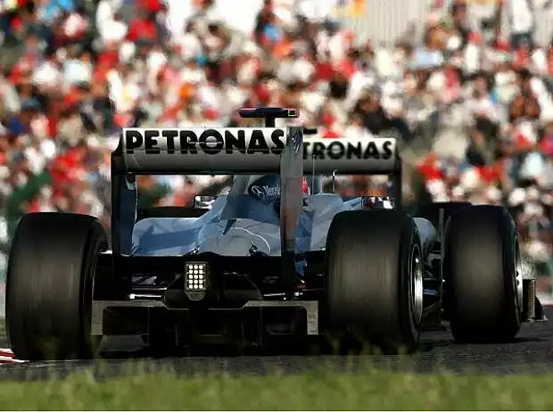 Nico Rosberg vor Michael Schumacher Titel-Bild zur News: Nico Rosberg vor Michael Schumacher