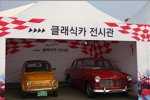 FIAT 500 und Volvo Amazon als Ausstellungsobjekte