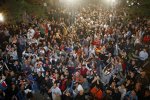 Die Fans feiern ihren Weltmeister mit 