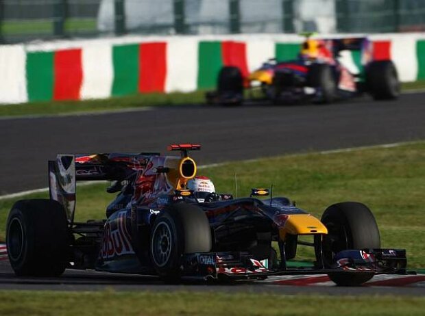 Sebastian Vettel vor Mark Webber Sebastian Vettel vor Mark Webber