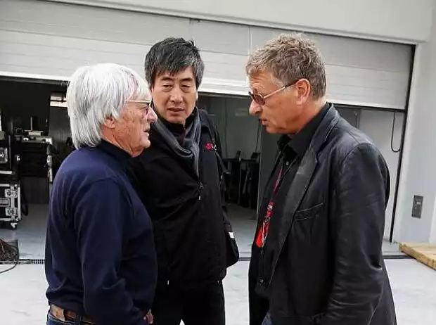 Titel-Bild zur News: Bernie Ecclestone, Chung Yung Cho und Hermann Tilke