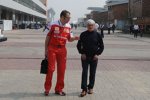 Stefano Domenicali (Teamchef) (Ferrari) und Bernie Ecclestone (Formel-1-Chef)
