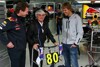 Bild zum Inhalt: Vettel schenkt Ecclestone eine Gehhilfe zum 80.
