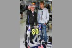 Bernie Ecclestone (Formel-1-Chef), Sebastian Vettel (Red Bull) und das Geschenk zum 80. Geburtstag