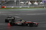 Jarno Trulli (Lotus) und Bruno Senna (HRT) 