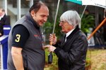 Colin Kolles (Teamchef) (HRT) und Bernie Ecclestone (Formel-1-Chef) 