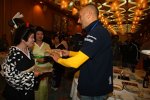 Gabriele Tarquini (SR) sucht sich ein leckeres Menü aus - und bekommt charmante Hilfe...