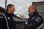 Teamchef Bart Mampaey (BMW Team RBM) witzelt mit Tom Coronel (SR)