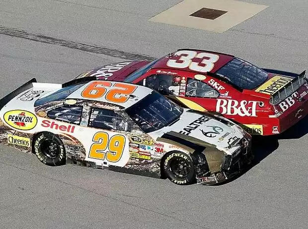Clint Bowyer, Kevin Harvick Titel-Bild zur News: Clint Bowyer, Kevin Harvick