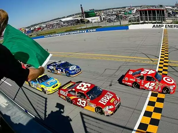 Juan Pablo Montoya, Clint Bowyer Titel-Bild zur News: Juan Pablo Montoya, Clint Bowyer