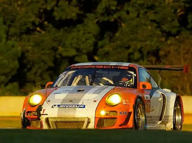 Timo Bernhard, Romain Dumas, Mike Rockenfeller Titel-Bild zur News: Timo Bernhard, Romain Dumas, Mike Rockenfeller