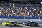 Matt Kenseth jagt Carl Edwards (Roush) 