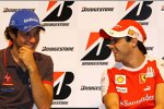 Bruno Senna (HRT) und Felipe Massa (Ferrari) 