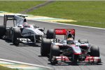 Lewis Hamilton (McLaren) und Kamui Kobayashi (Sauber) 