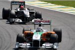 Adrian Sutil (Force India) vor Michael Schumacher (Mercedes) 