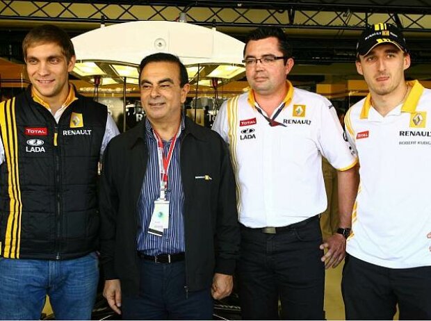 Vitaly Petrov, Carlos Ghosn, Eric Boullier und Robert Kubica Vitaly Petrov, Carlos Ghosn, Eric Boullier und Robert Kubica