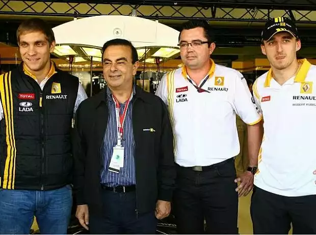 Vitaly Petrov, Carlos Ghosn, Eric Boullier und Robert Kubica Titel-Bild zur News: Vitaly Petrov, Carlos Ghosn, Eric Boullier und Robert Kubica