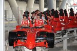 Felipe Massa und Fernando Alonso in der Ferrari World in Abu Dhabi