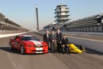 Roger Penske, Randy Bernard, Tom Stevens und Helio Castroneves