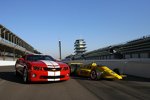 Das aktuelle Pace-Car des Indy 500 und der Penske-Chevy des Jahres 1986