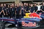 Sebastian Vettel (Red Bull)  und seine Crew