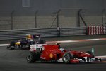 Fernando Alonso (Ferrari) vor Mark Webber (Red Bull) 