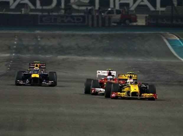 Vitaly Petrov vor Fernando Alonso und Mark Webber Vitaly Petrov vor Fernando Alonso und Mark Webber