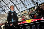 Sebastian Vettel (Red Bull) posiert für die Fotografen