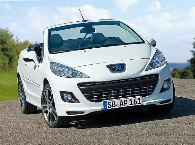 Peugeot 207 CC Black Titel-Bild zur News: Peugeot 207 CC Black