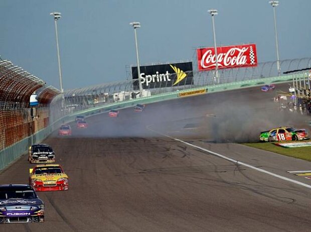 Kyle Busch, Kevin Harvick