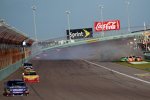 Kyle Busch (Gibbs) fliegt wegen Kevin Harvick (Richard Childress) ab