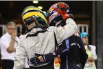 Bruno Senna (HRT) tröstet Mark Webber (Red Bull) nach dessen WM-Pleite in Abu Dhabi