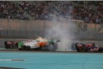 Noch eine Schrecksekunde zum Abschluss: Kollision zwischen Michael Schumacher (Mercedes) und Vitantonio Liuzzi (Force India) in der ersten Runde in Abu Dhabi