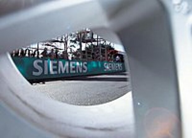 Titel-Bild zur News: Siemens-Banden-Werbung