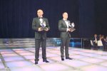Gabriele Tarquini (SR) und Robert Huff (Chevrolet) mit den Pokalen für die WM-Ränge zwei und drei