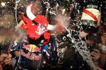 Sebastian Vettel jubelt über Sieg und WM-Titel