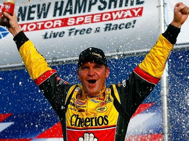 Clint Bowyer Clint Bowyer