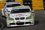 Der vorerst letzte Werksauftritt von BMW: Augusto Farfus vor Andy Priaulx (BMW Team RBM) - auf dem Guia Circuit von Macao.