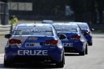 Yvan Muller (Chevrolet) und seine Stallgefährten beim Windschatten-Fahren in Monza.