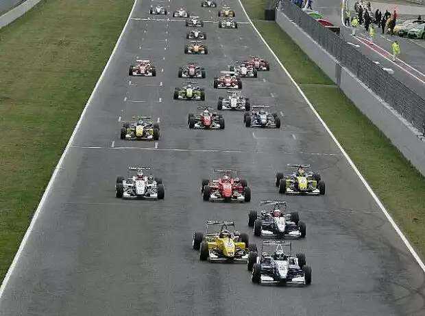 Titel-Bild zur News: Formel-3-Cup