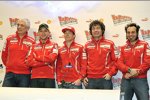 Die Ducati-Teamleitung mit den beiden Werksfahrern Valentino Rossi und Nicky Hayden