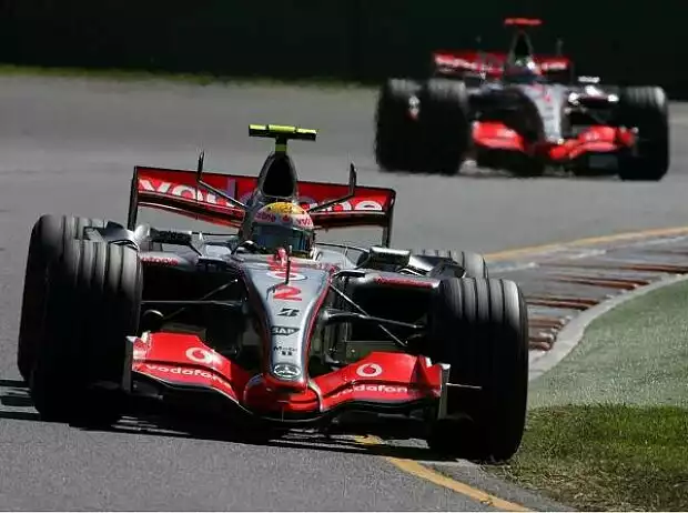 Lewis Hamilton vor Fernando Alonso Titel-Bild zur News: Lewis Hamilton vor Fernando Alonso