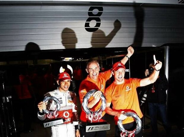 Titel-Bild zur News: Martin Whitmarsh (Teamchef), Lewis Hamilton, Jenson Button