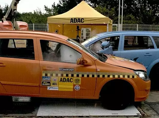 Titel-Bild zur News: ADAC Mehrfachkollision