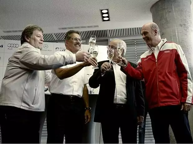 Norbert Haug (Mercedes-Motorsportchef), Mario Theissen (BMW Motorsport Direktor), Marco Werner, Wolfgang Ullrich (Audi Sportchef) Titel-Bild zur News: Norbert Haug (Mercedes-Motorsportchef), Mario Theissen (BMW Motorsport Direktor), Marco Werner, Wolfgang Ullrich (Audi Sportchef)
