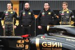 Robert Kubica (Renault), Gerard Lopez, Teamchef Eric Boullier und Witali Petrow (Renault) 