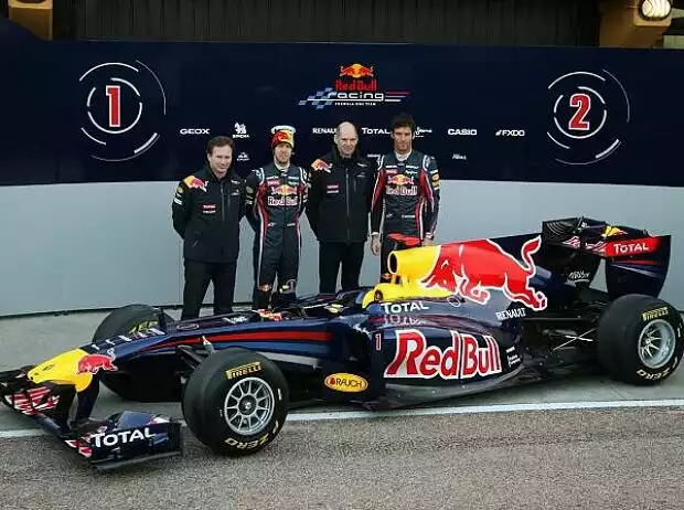 Mark Webber, Adrian Newey (Technischer Direktor), Sebastian Vettel, Christian Horner (Teamchef) Titel-Bild zur News: Mark Webber, Adrian Newey (Technischer Direktor), Sebastian Vettel, Christian Horner (Teamchef)