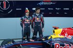Sebastian Vettel (Red Bull) und Mark Webber (Red Bull) enthüllen den Red Bull RB7
