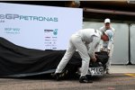 Nico Rosberg und Michael Schumacher (Mercedes) enthüllen den Mercedes MGP W02