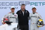 Michael Schumacher (Mercedes), Ross Brawn (Teamchef) und Nico Rosberg (Mercedes) 